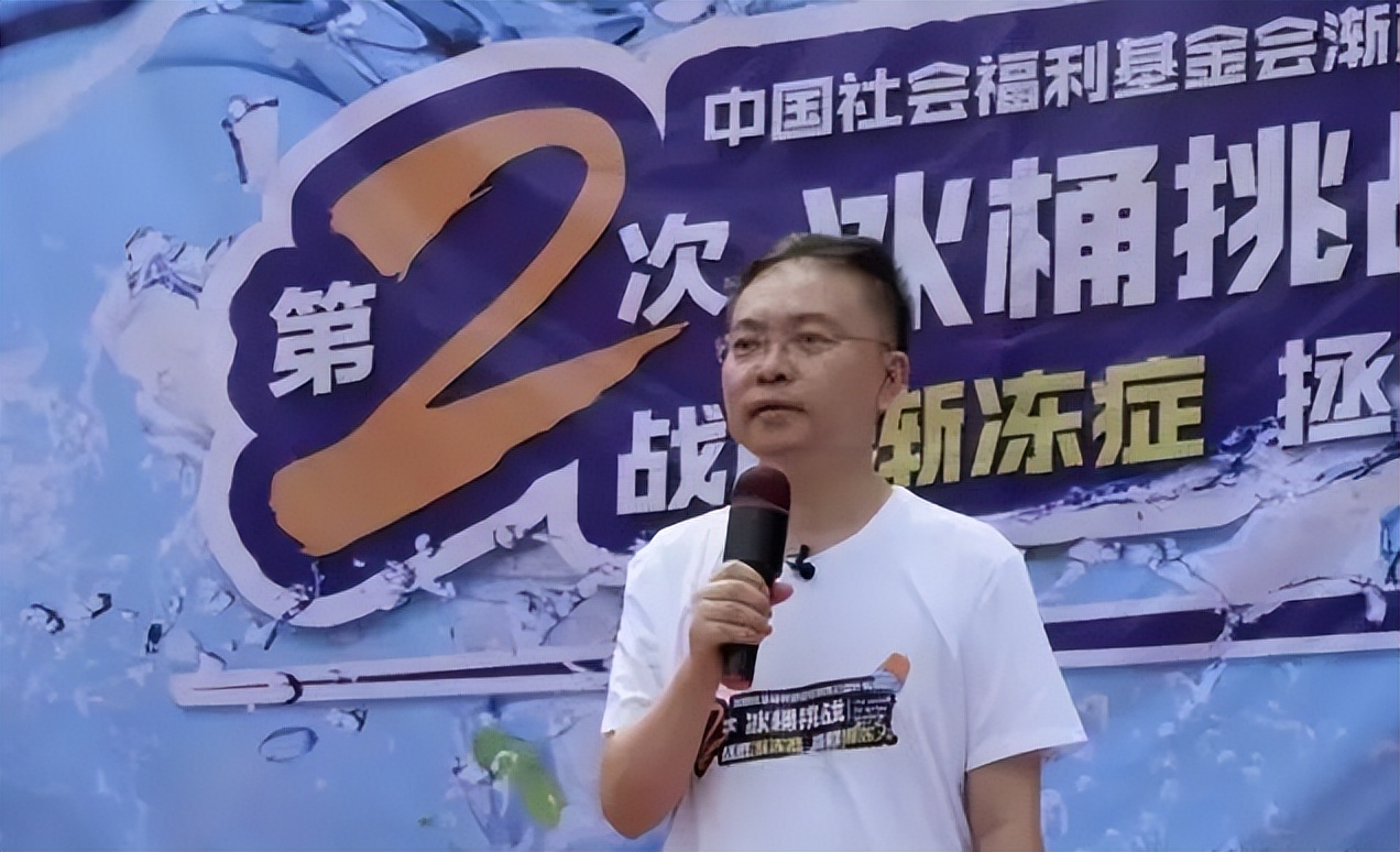 五斗米折腰董宇辉,董宇辉为爱痴狂