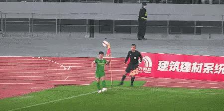 山东泰山靠一粒点球战胜对手,泰山队首秀失利超级杯登顶