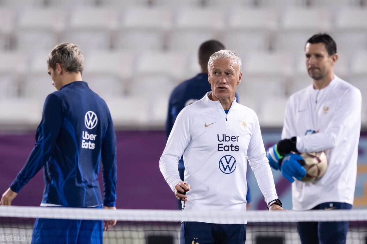 姆巴佩说明世界杯为何输给梅西,姆巴佩世界杯帽子戏法梅西跪地