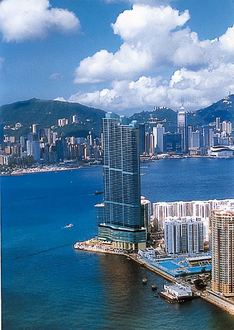 她是90后港姐，香港宅男女神，获高层赏识，活成平民港女上位范本