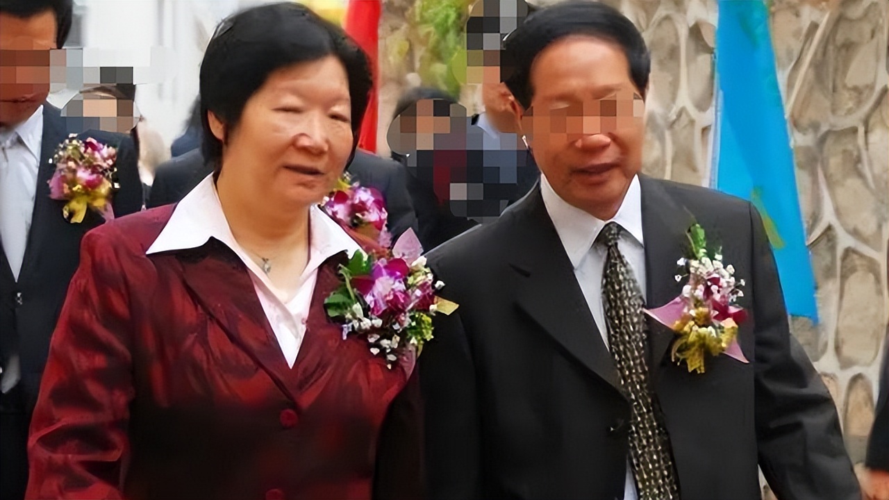 广东色贪女市长李启红：敛财1983万，为独占女婿将女儿逼成精神病