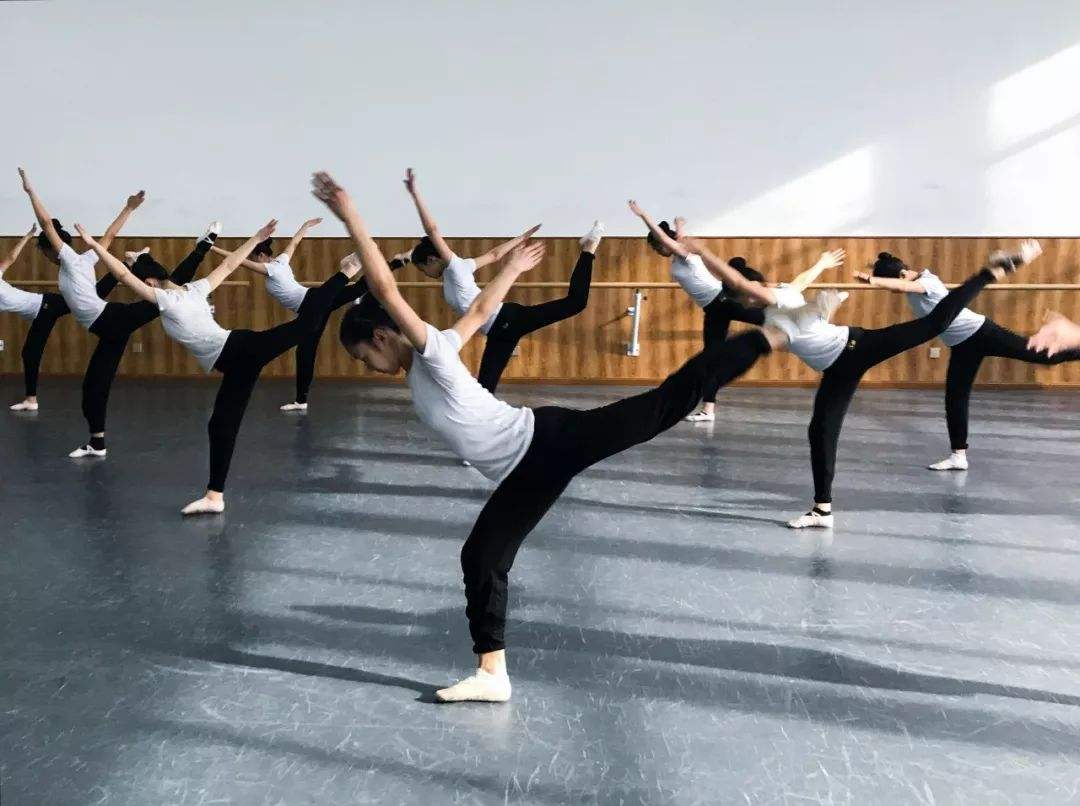 孩子觉得舞蹈疼不想学了怎么办,舞蹈课孩子注意力不集中怎么办