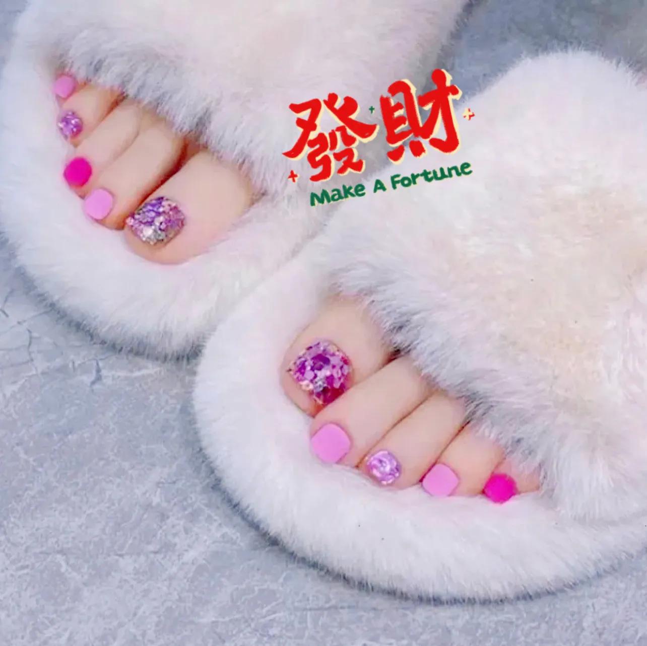 脚美甲图片夏天显白短甲,2022年春季美甲款式图片显白