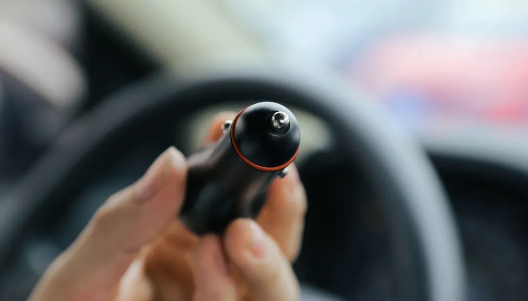 车上充电时充时不充什么原因,车上充电充不上电是什么原因