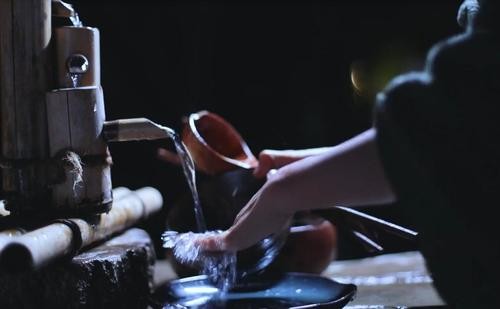 故事:非洲22岁小伙吃沙子上瘾,一天要吃五斤,身体发生怎样改变