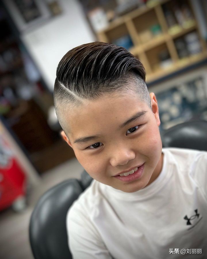 帅气的小男孩有什么帅气的发型,小男孩剪头发最帅的简单发型