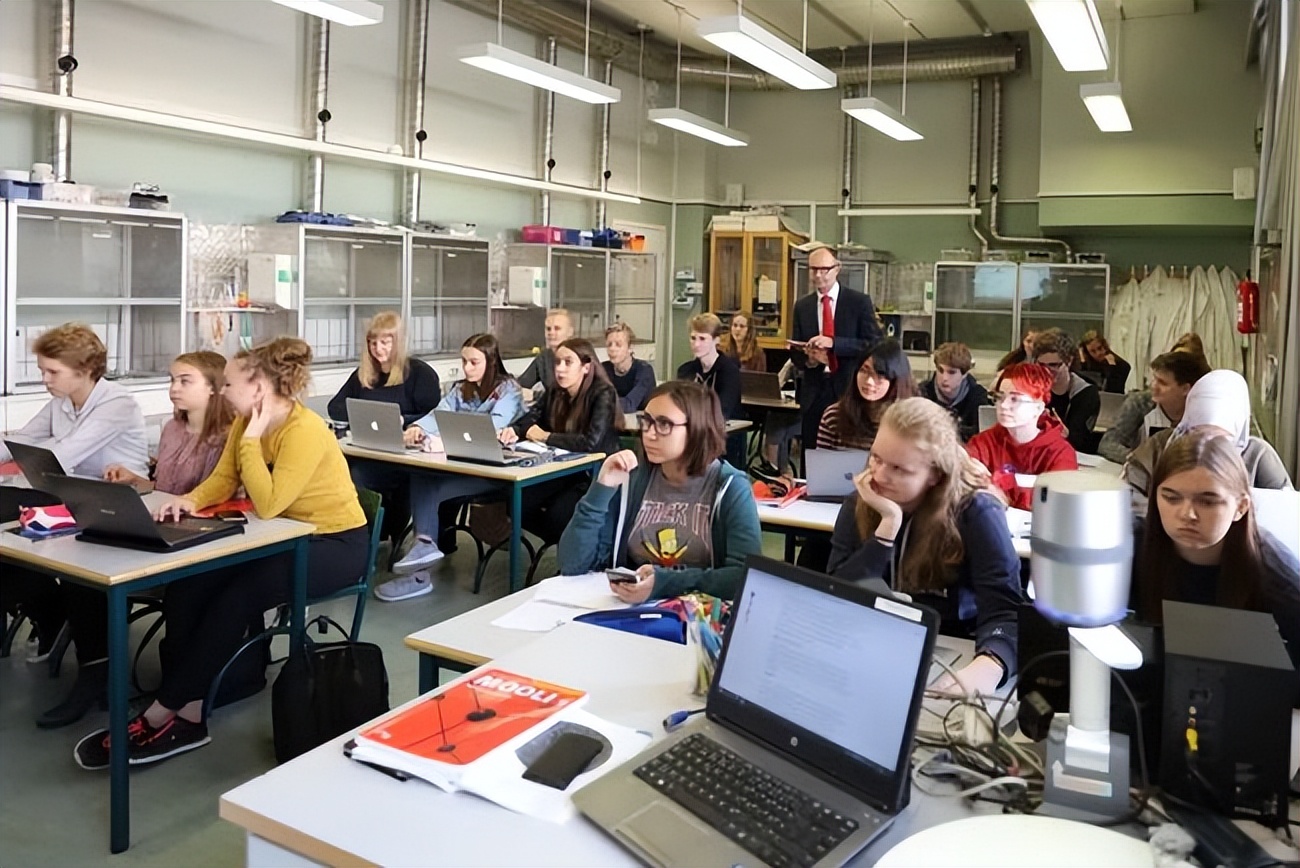 鐗涙触杈╄绀鹃浣嶅崕瑁斿コ杈╂墜,鐗涙触杈╄绀鹃浣嶅崕浜哄コ杈╂墜