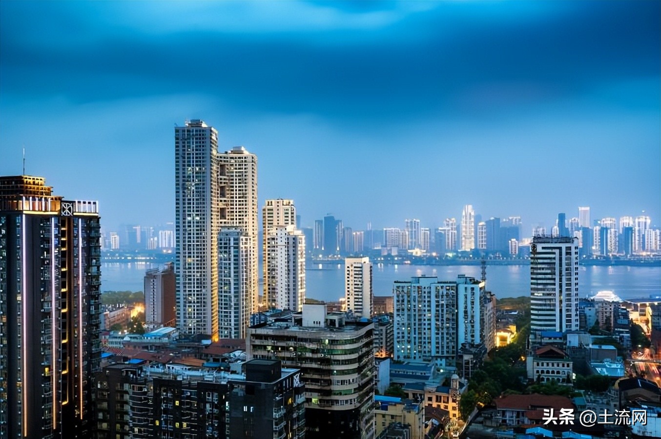 最新lpr出炉对房贷利率有何影响,lpr下行不同时期房贷怎么享受降息