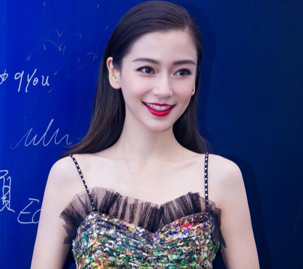 中韩紧张之际Angelababy捧场韩国明星演唱会让网友粉丝吵翻天