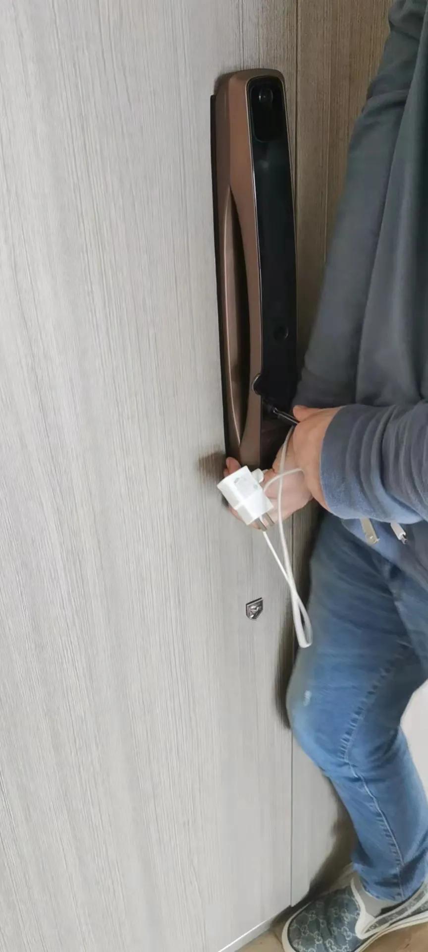 半自动指纹锁为什么价格差那么多,锁匠为什么不建议换指纹锁