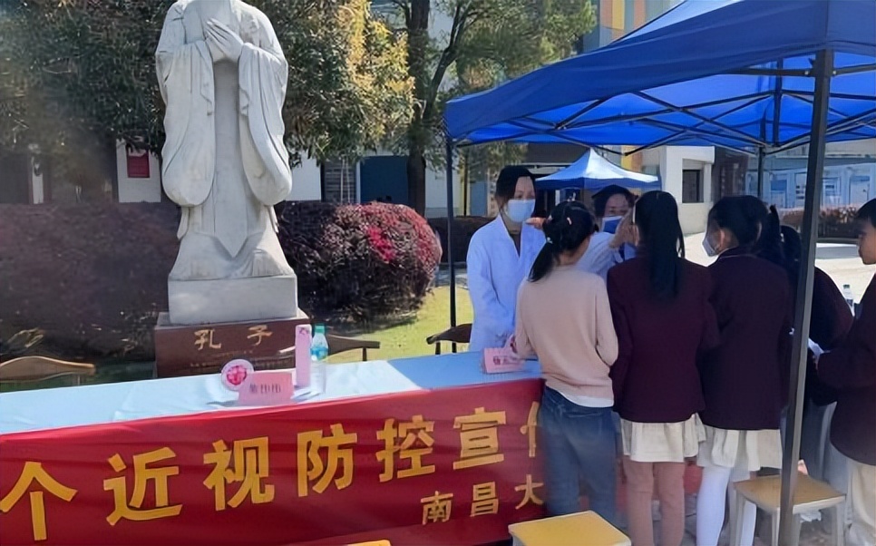 南昌大学二附院眼科中心开展“呵护孩子眼睛，拥有光明未来”大型主题义诊活动