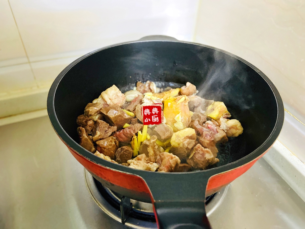 牛腩炖出来为何又柴又硬,烧牛腩什么时候放盐