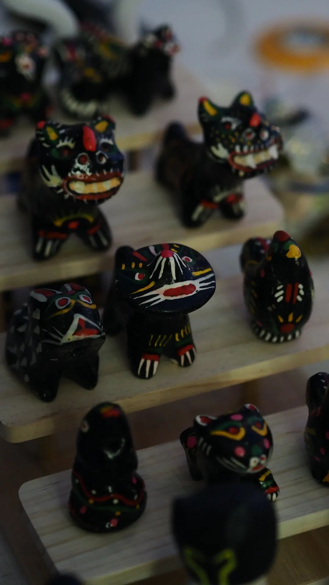 中国年轻人，不买房，只“玩物丧志”