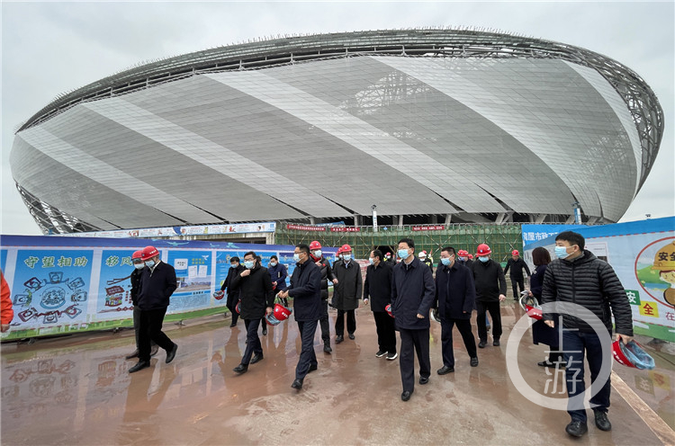 虎年开工有虎威丨迎接2023亚洲杯龙兴足球场点亮1.2万平米幕墙