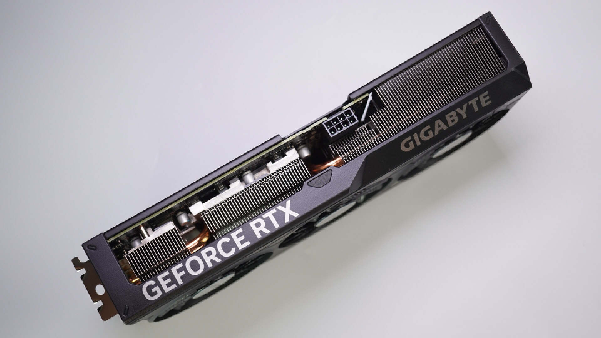 华硕雪豹4070和技嘉风魔4070对比,技嘉4070wf3oc12g风魔