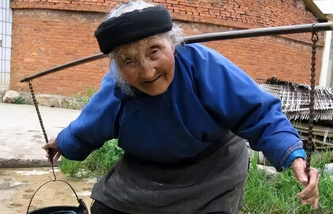 给老人过寿为什么不能说长命百岁,老人过寿民俗讲究是什么