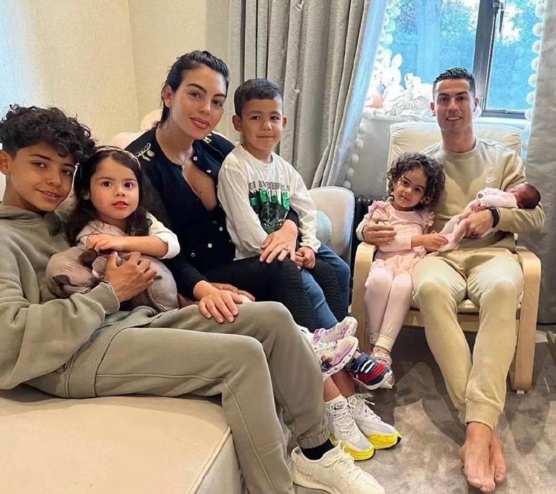 阿根廷夺冠后梅西和姆巴佩,c罗支持阿根廷夺冠姆巴佩