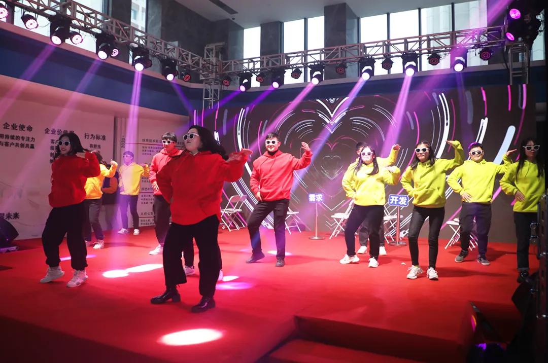 鑱氬姏鏀归潻鍒涙柊鍕囦簬鏀诲潥鍏嬮毦,鑱氬姏闈╂柊杩庡娍鍚埅