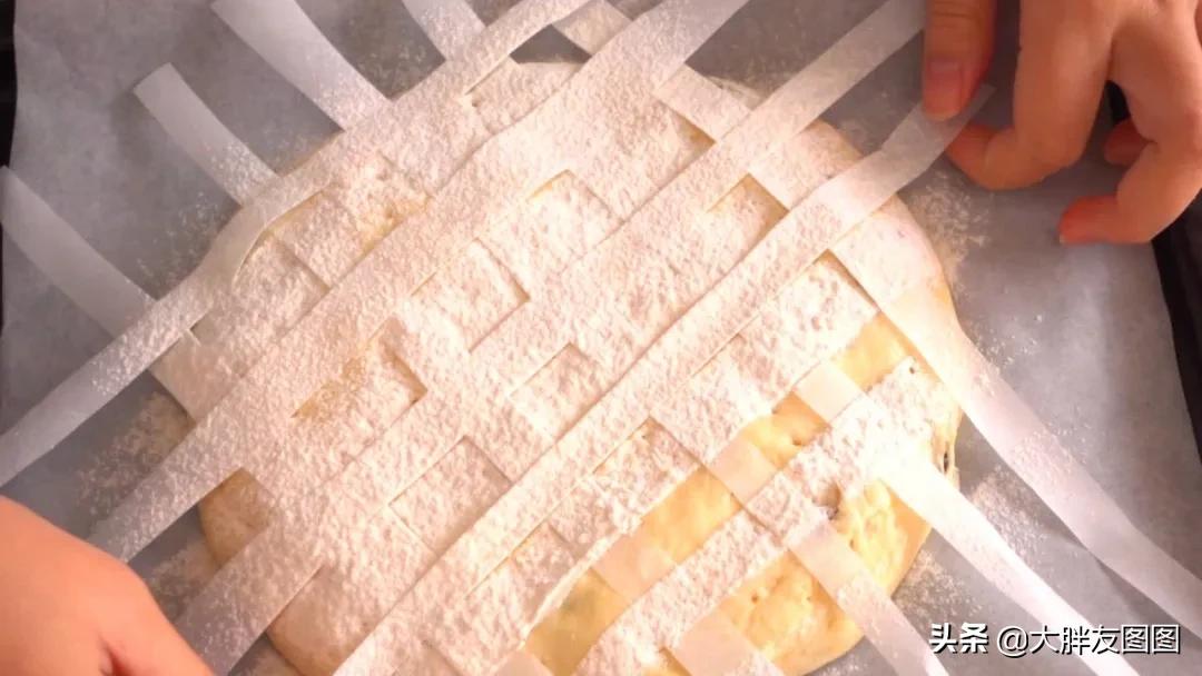 高筋面粉做面包不用厨师机,没有厨师机怎么做全麦面包