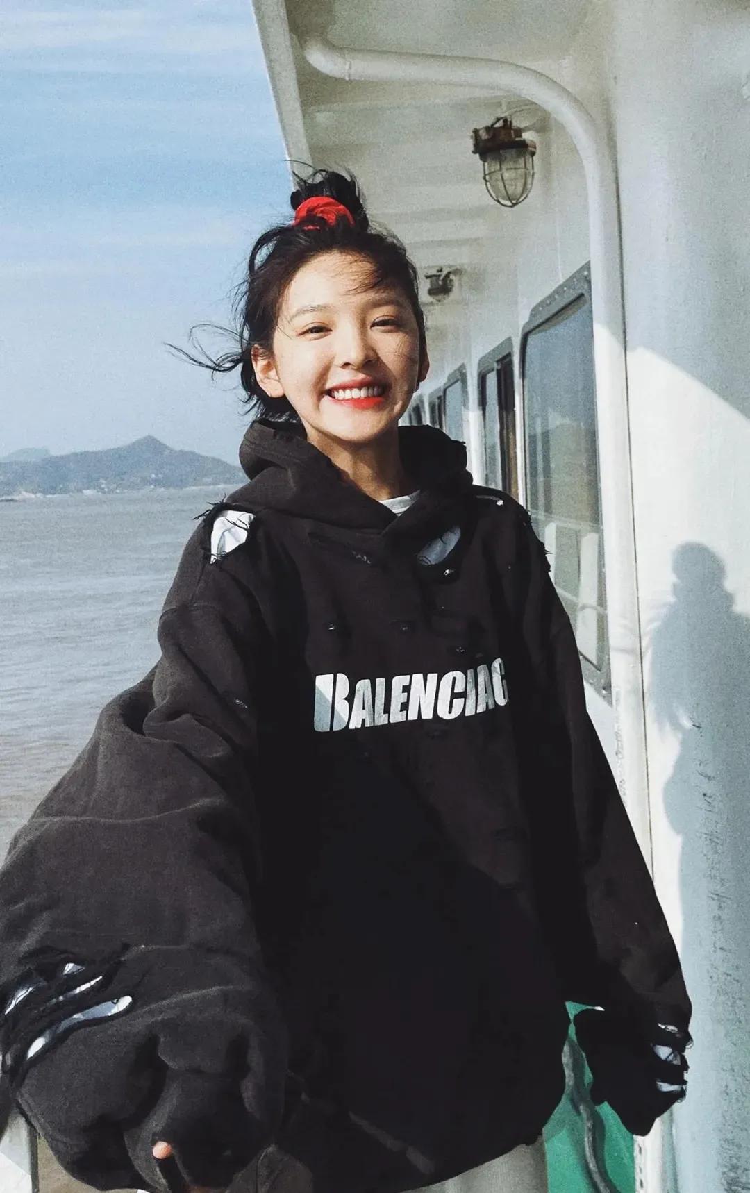 姹紫嫣红霞笼雾，佳酿温馨浅浅歌