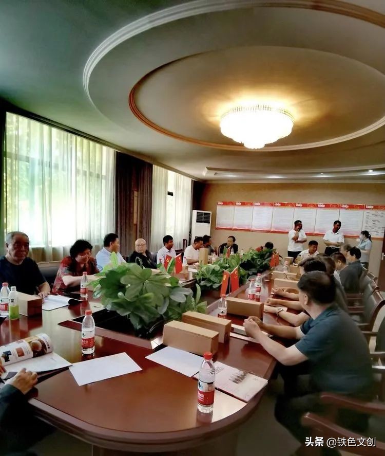 邢台铁道兵部分老战友举行庆八一活动：风雨同舟兵心依旧