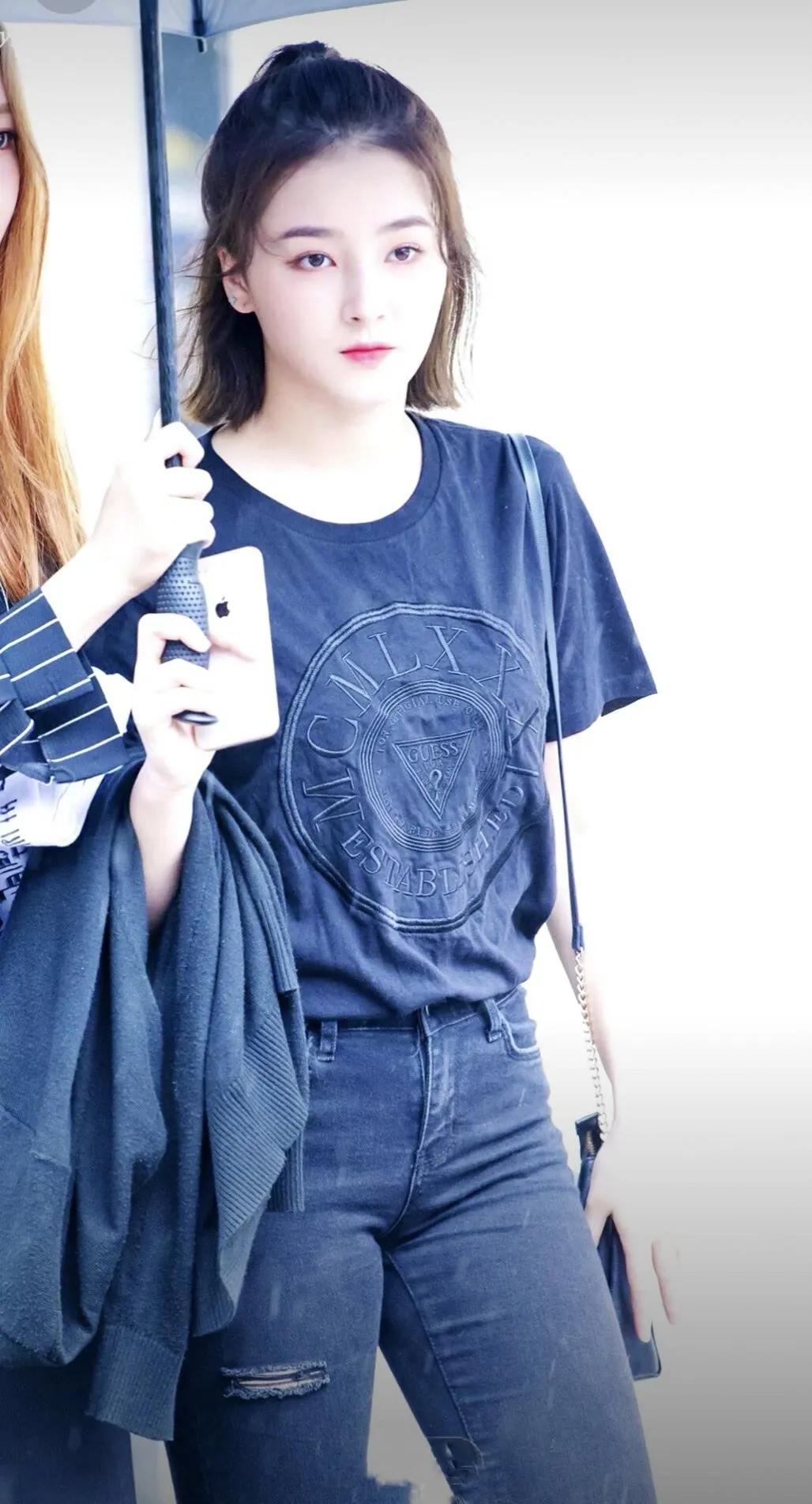 韩国女星李承利机场视频,韩国女星李承利歌曲