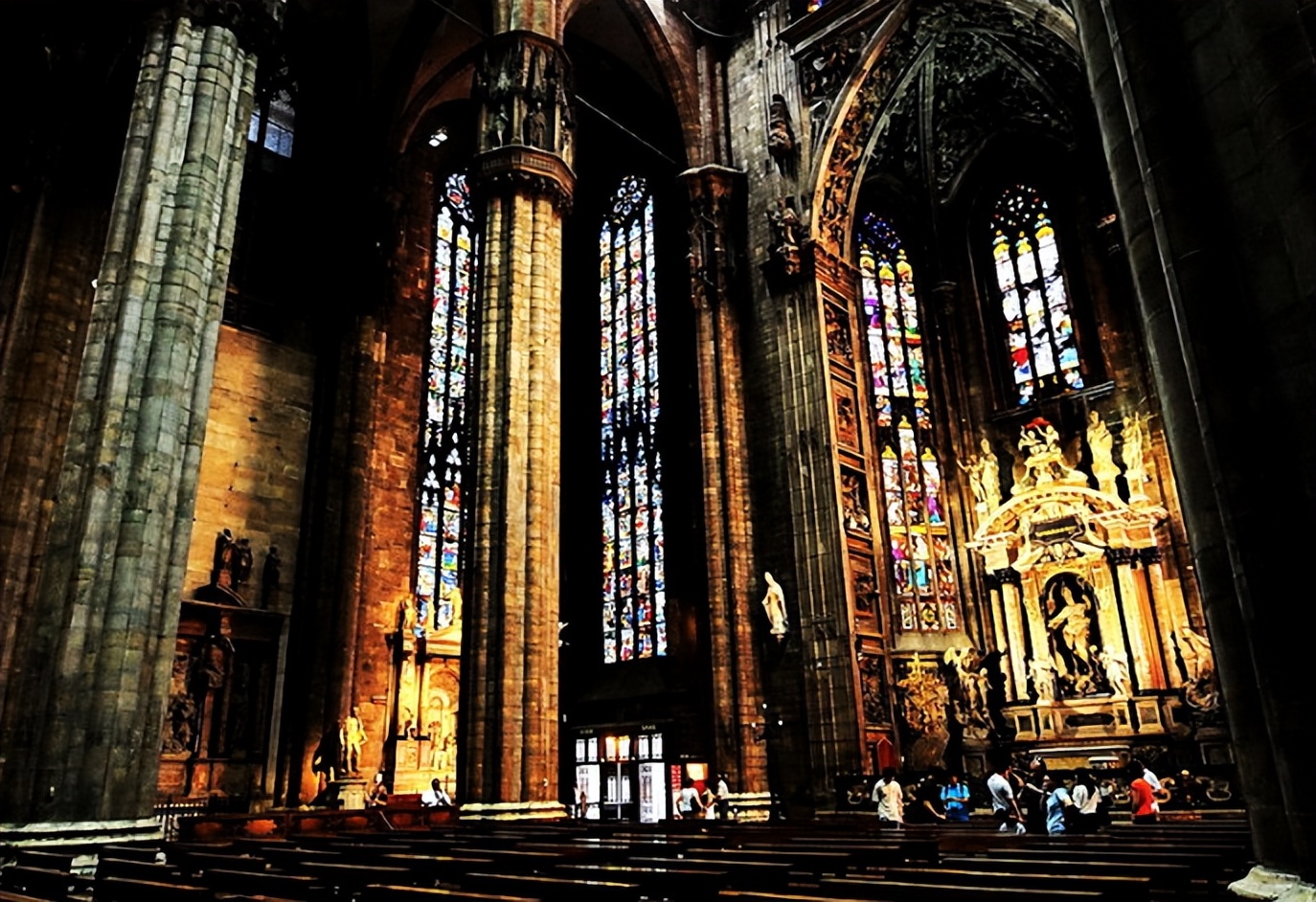 米兰大教堂塔尖的含义,米兰大教堂寓意什么