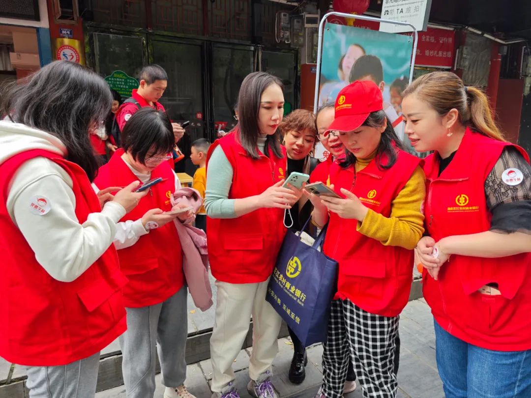 芷江县举行“为爱同行因爱绽放”公益徒步活动