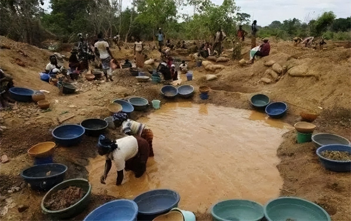 广西“上林帮”非洲淘金：火拼、疾病是常事，有人资产暴涨一个亿