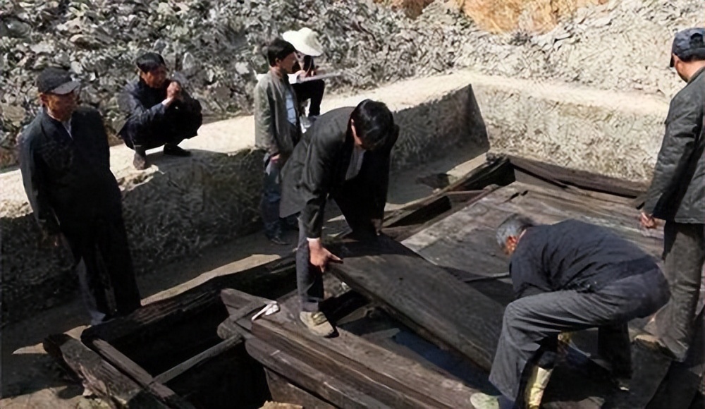 为啥棺材一头高一头低一头大一头,你知道棺材为什么一头大一头小