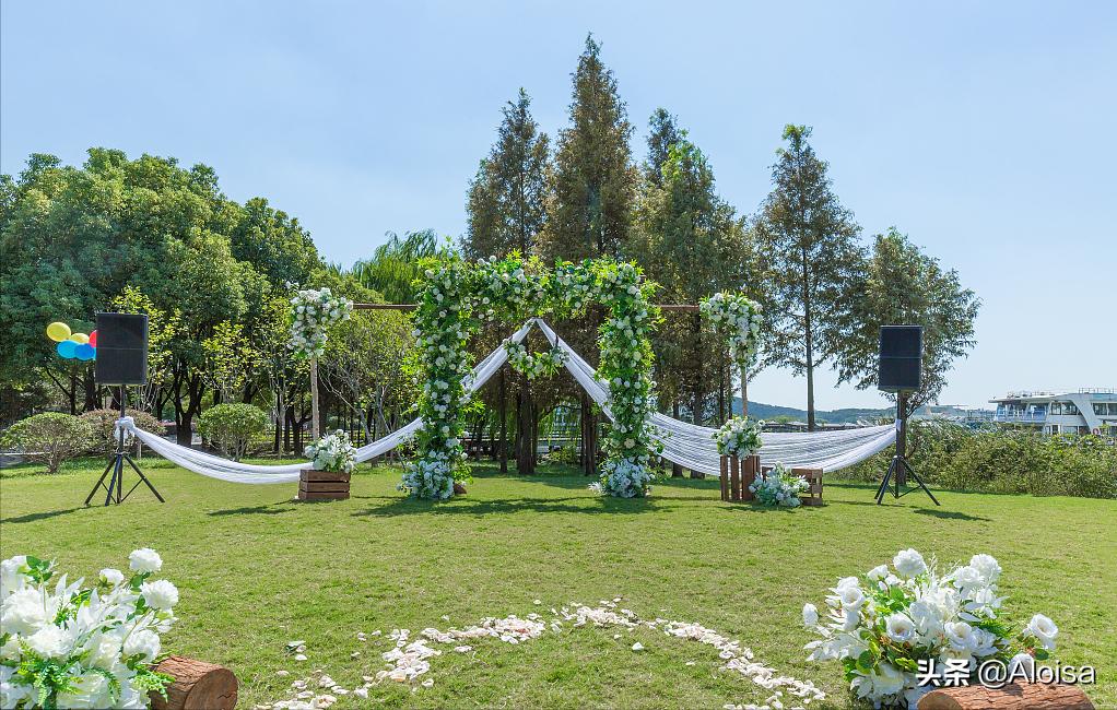 户外低成本婚礼现场布置,户外简单婚礼场地设计