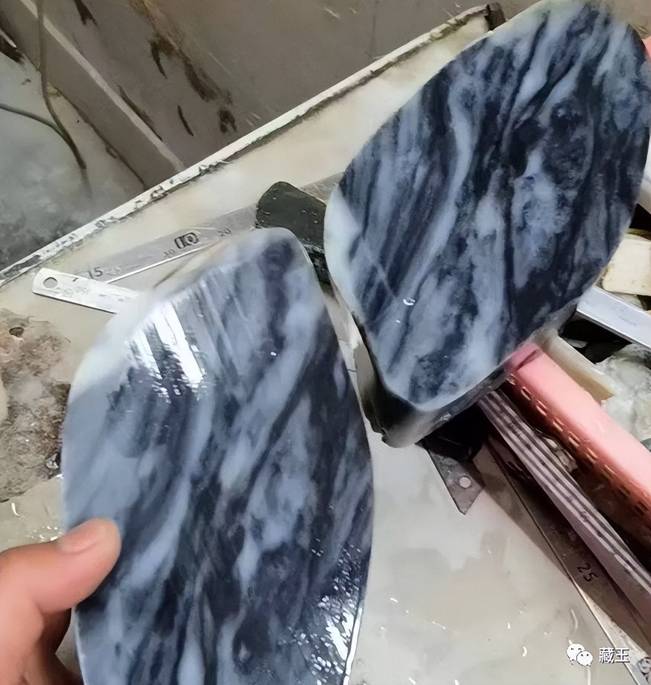 最贵的玉摊位,几百块钱的青花籽料