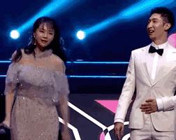 金晨模仿卡塔尔小王子自拍,金晨模仿卡塔尔王子自拍引热议