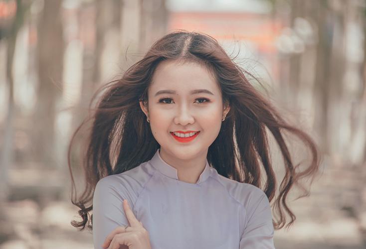 女生来例假时，月经中有像肉一样的血块，是咋回事？医生说出实情