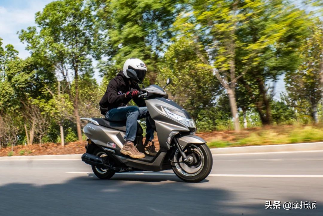 五羊本田ncr125与裂行星际版对比,五羊本田ncr125和豪爵翼爽afr125