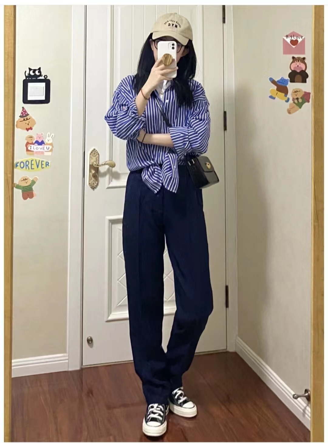 红色条纹衬衫配什么裤子,燕麦裤子搭配蓝白条纹衬衫好看吗