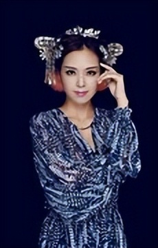 歌手云朵到ktv视频,云朵叫板那英是哪一期