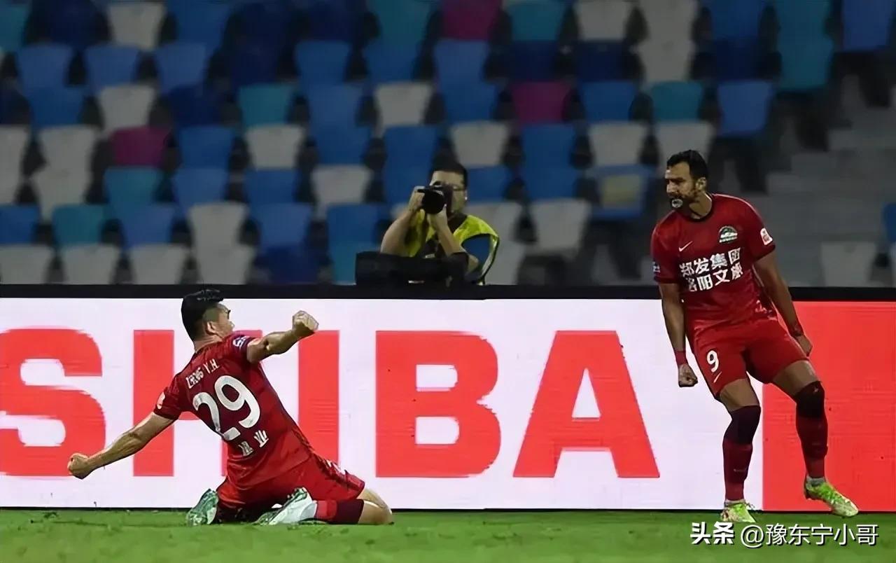 科爹敬礼已经成为航体新的庆祝方式,球迷们还想看见钟义浩的滑轨