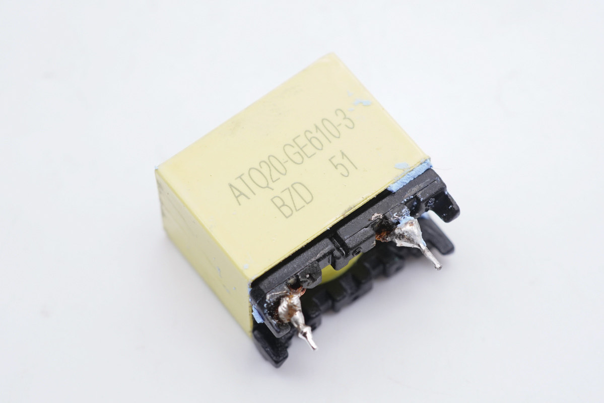 4C1A五个口，总功率达230W，华科生230W桌面充拆解