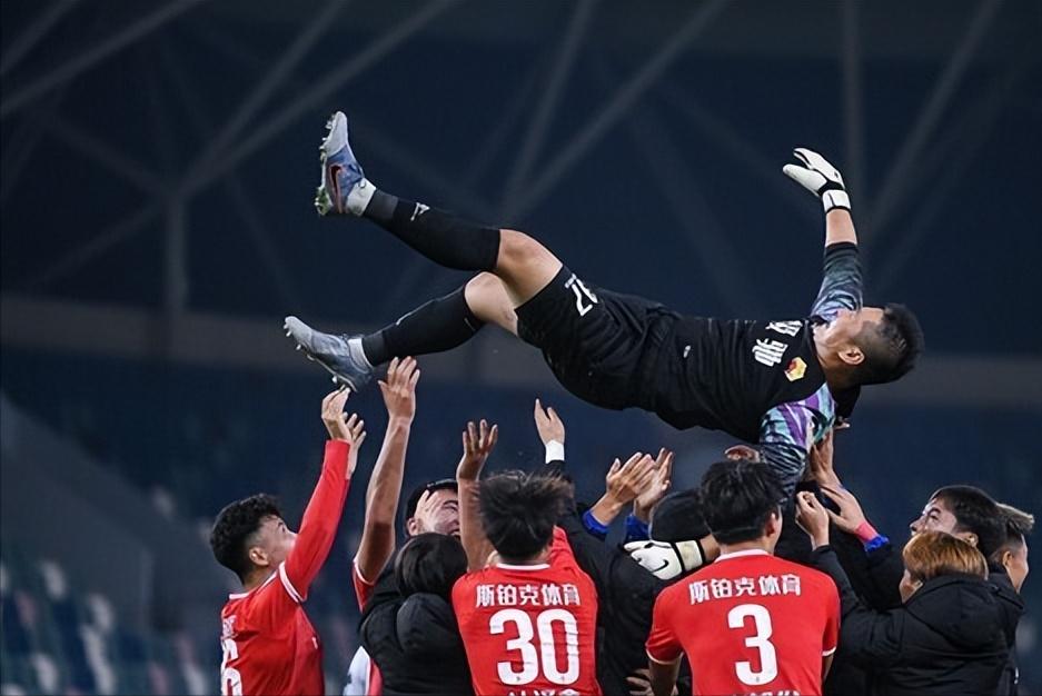 不错，贫困县业余队击败中超豪门，3镜头显示，中国足球仍有希望