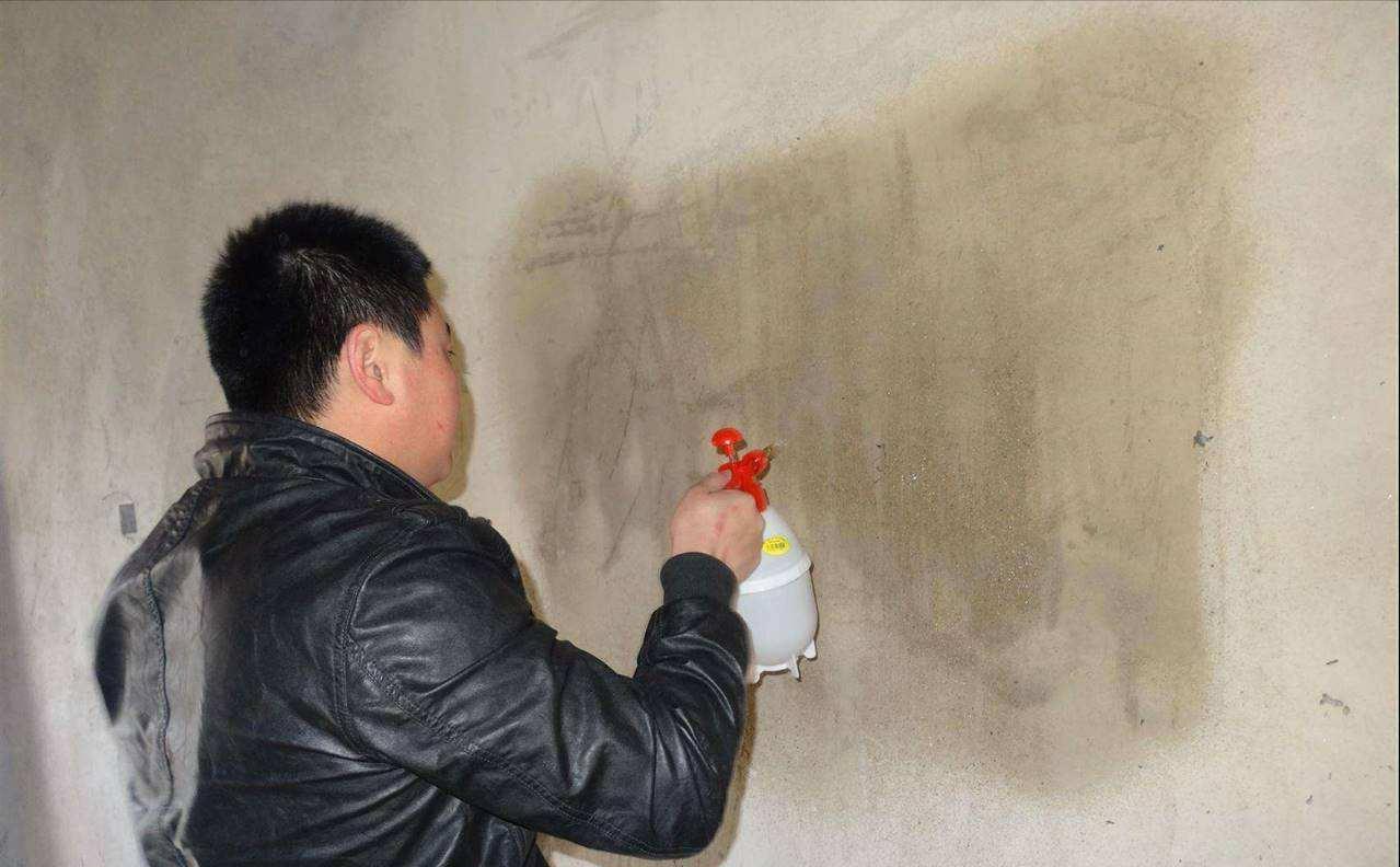 墙壁发黑发霉严重怎样处理掉,墙壁发霉变黑直接刷白可以吗