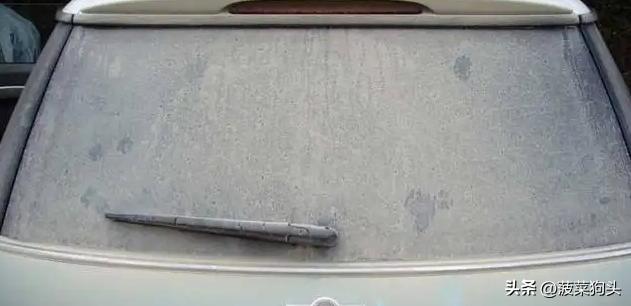 汽车车窗玻璃花了什么原因,汽车玻璃磨花是什么原因