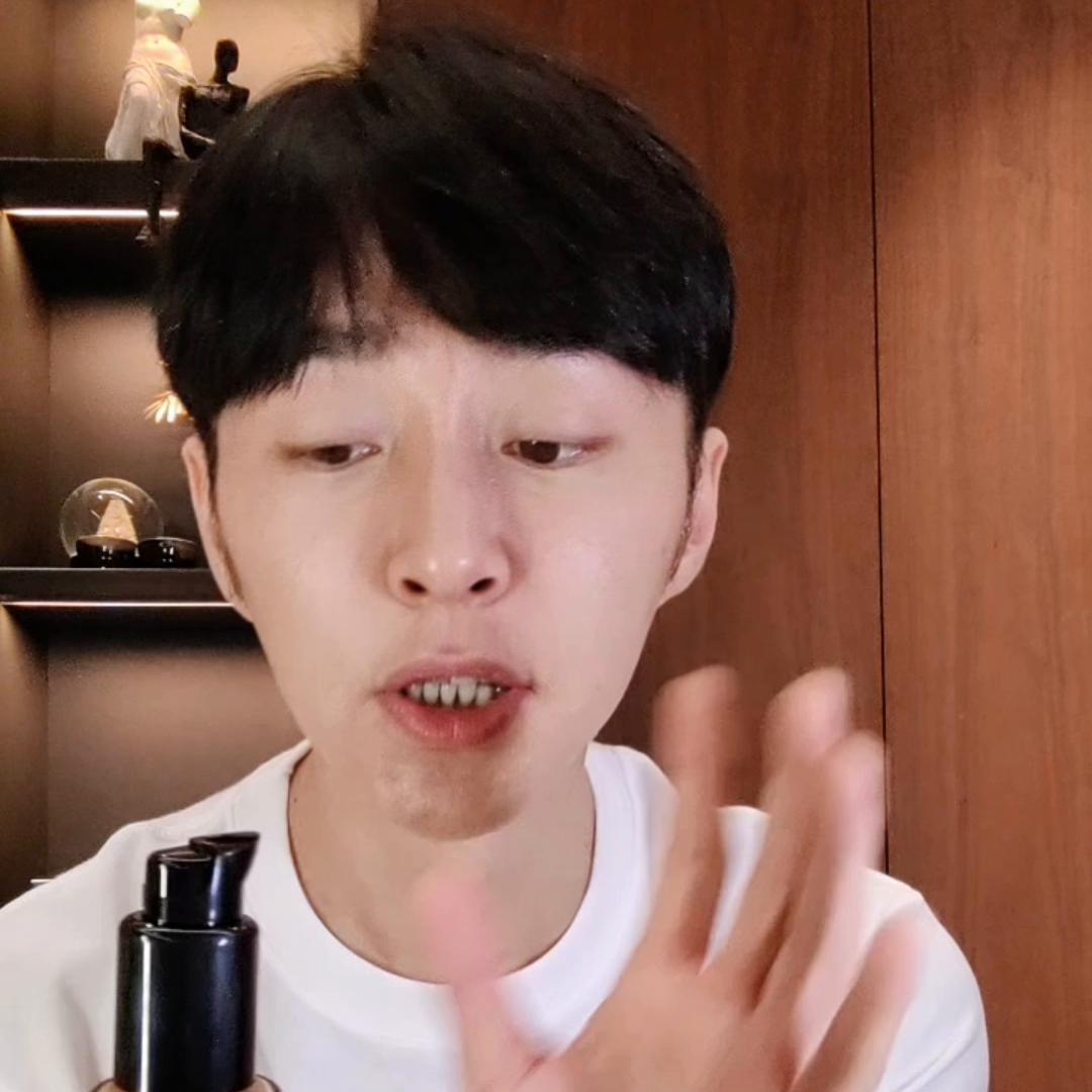 雅诗兰黛白金粉底液适合混油皮吗,混油皮持妆遮瑕粉底液大牌