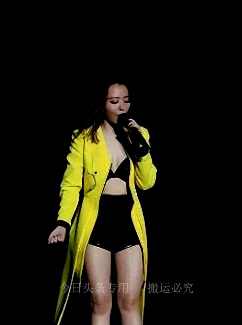 上演*妇熟**的诱惑？张靓颖将暴露当性感，海豚音公主沦为夜总会公主