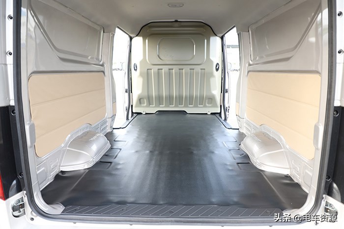 长安跨越星v5五座货箱尺寸,长安跨越星v5和睿行m60哪个货箱大