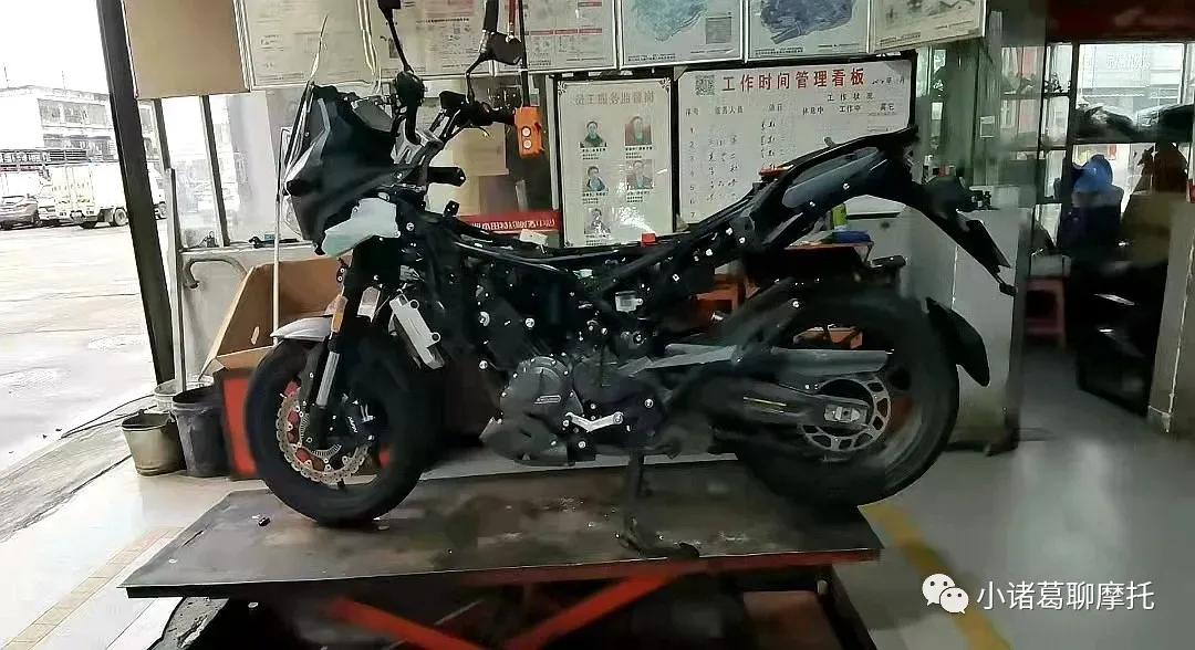 125摩托车整车拆解图片,一辆摩托车都有什么零件组装过程