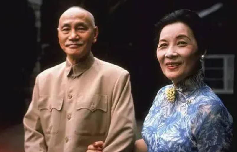 蒋介石去山庙算命，老道写下8个字，24年后，蒋介石才明白其含义