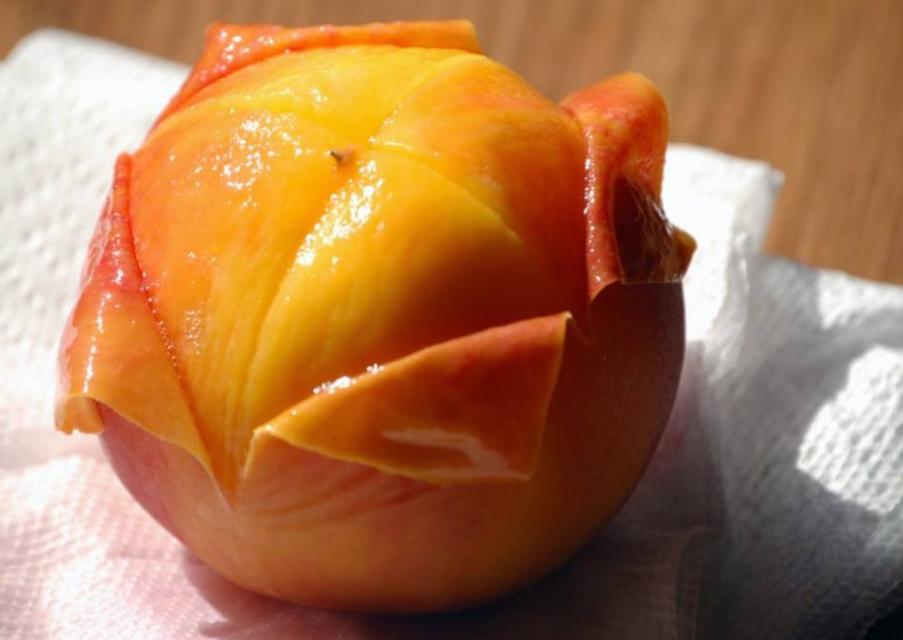 桃子被誉为“果中皇后”，糖尿病人经常吃，是升血糖还是降血糖？