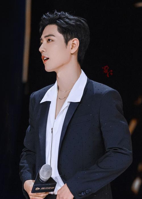 “亚洲第一美胸”*思敏杨**：从住豪宅到开拉面馆，胸怀大志笑对人生