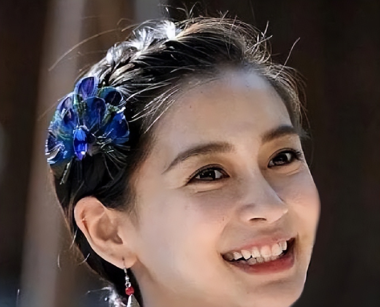 有一种“尴尬”叫明星卡粉，镜头放大后，斑驳卡粉“问题多多”